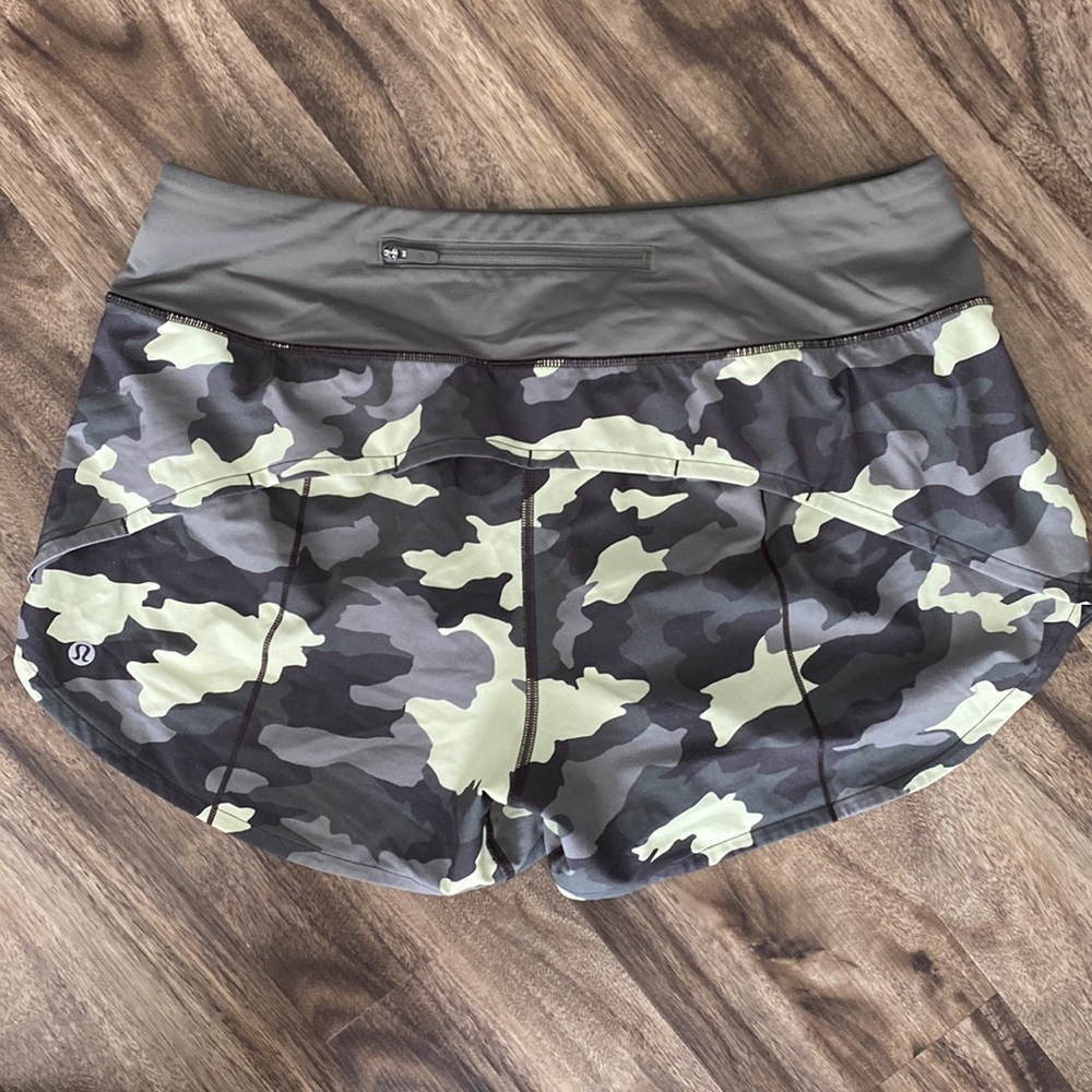 Camo luluemon shorts - Picture 5 of 7